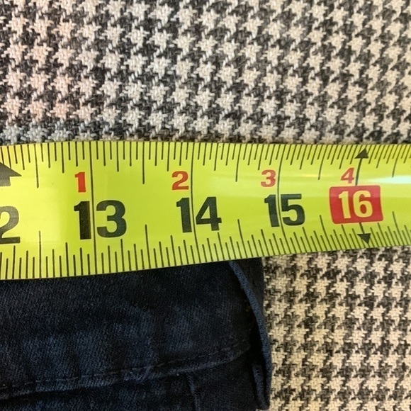 NYDJ black jeans with rhinestone detail on back pocket size 6P - Picture 6 of 10